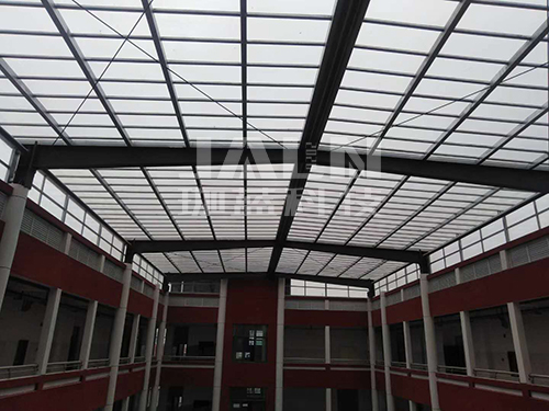 鄭州辦公樓陽光板采光頂竣工